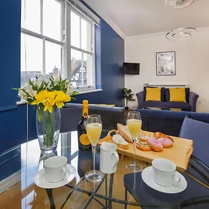 Shambles In The Centre Of York, Sleeps 16 Apartment York